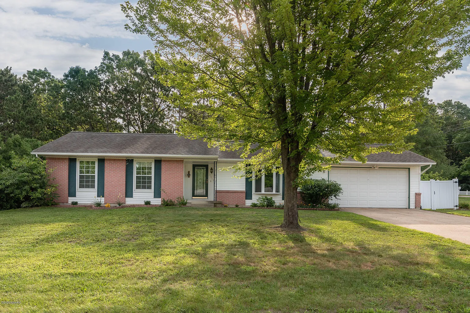 3612 Algansee Dr NE photo 1