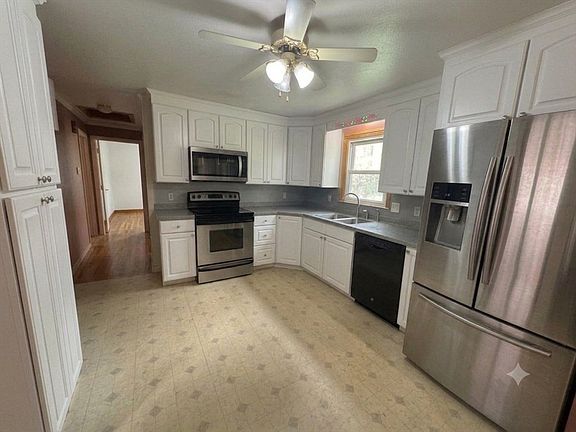 4th image of 376 East St