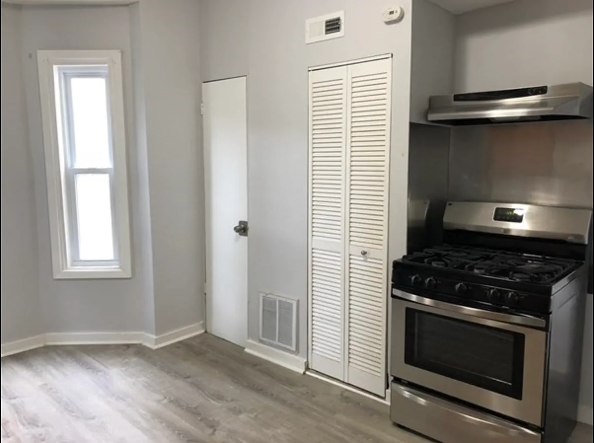2 bed, 9999 sqft, $2,100 — Photo 2