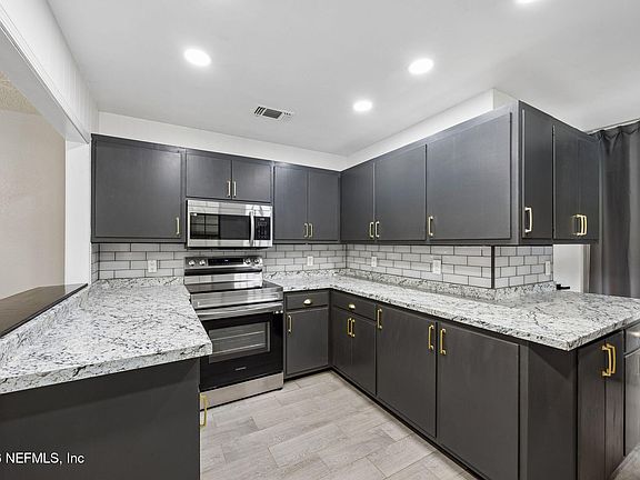 4th image of 1184 SURREY Glen