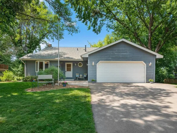 203 Marion Ct, Circle Pines, MN 55014