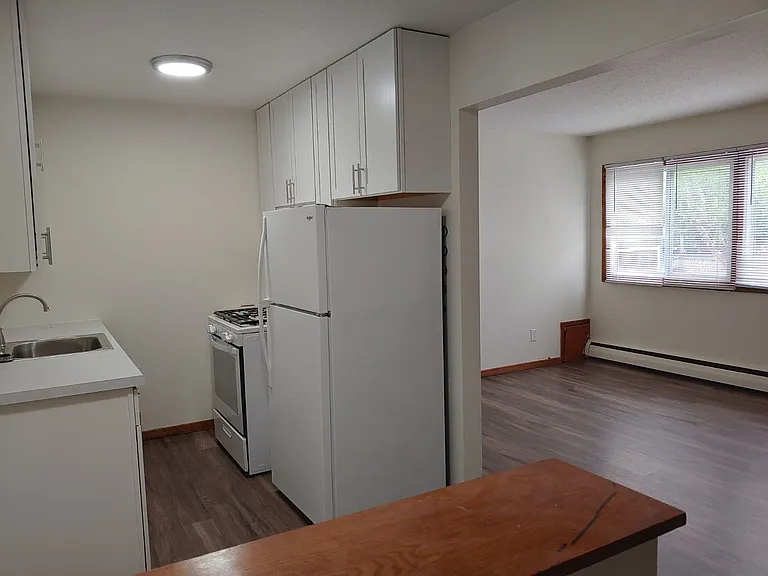 2420 Dupont Ave S — Photo 6