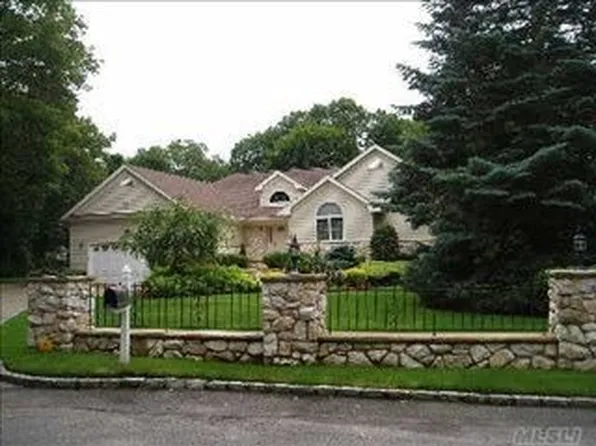 40 Altamore St, Melville, NY 11747