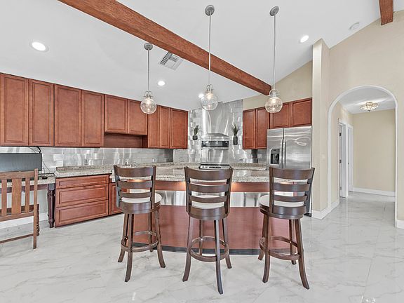 4th image of 1255 SW 15TH Avenue