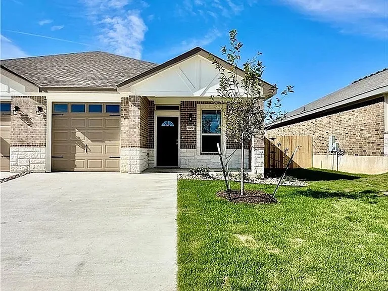 5209 White Rose Dr — Photo 1