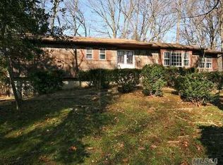 5 Pleasant Dr, East Setauket, NY 11733