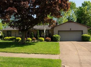 190 Canterbury Rd, Elyria, OH 44035