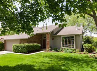 490 Edgebrook Dr, Crystal Lake, IL 60014