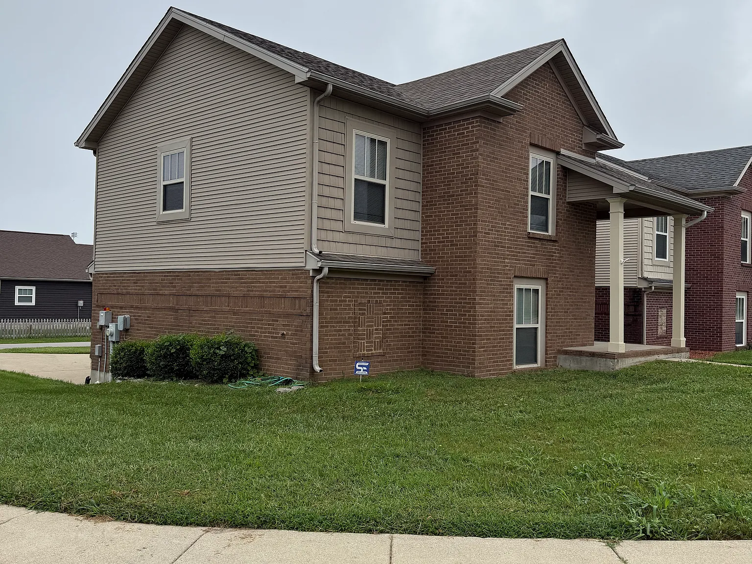 3 bed, 1348 sqft, $2,000 — Photo 2