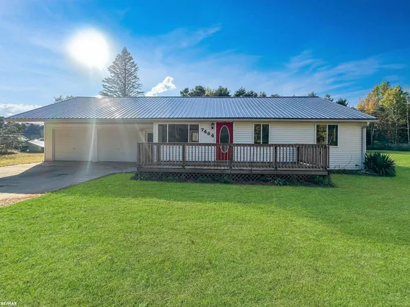 7464 Irish Rd, Millington, MI 48746