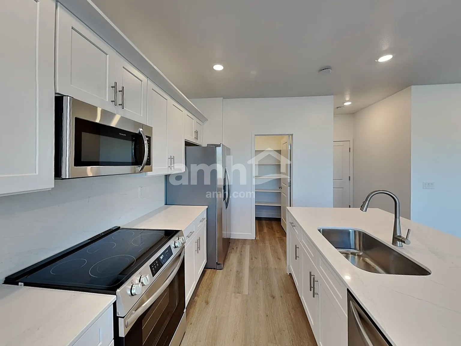 4 bed, 2.5 bath, 2097 sqft, $2,300 — Photo 3