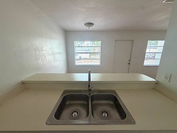 4th image of 717 Angelina Ln