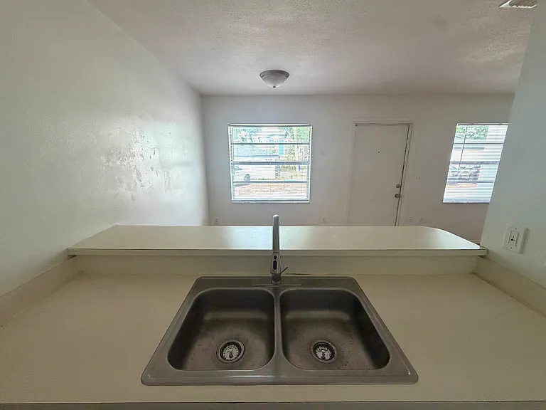 717 Angelina Ln — Photo 3