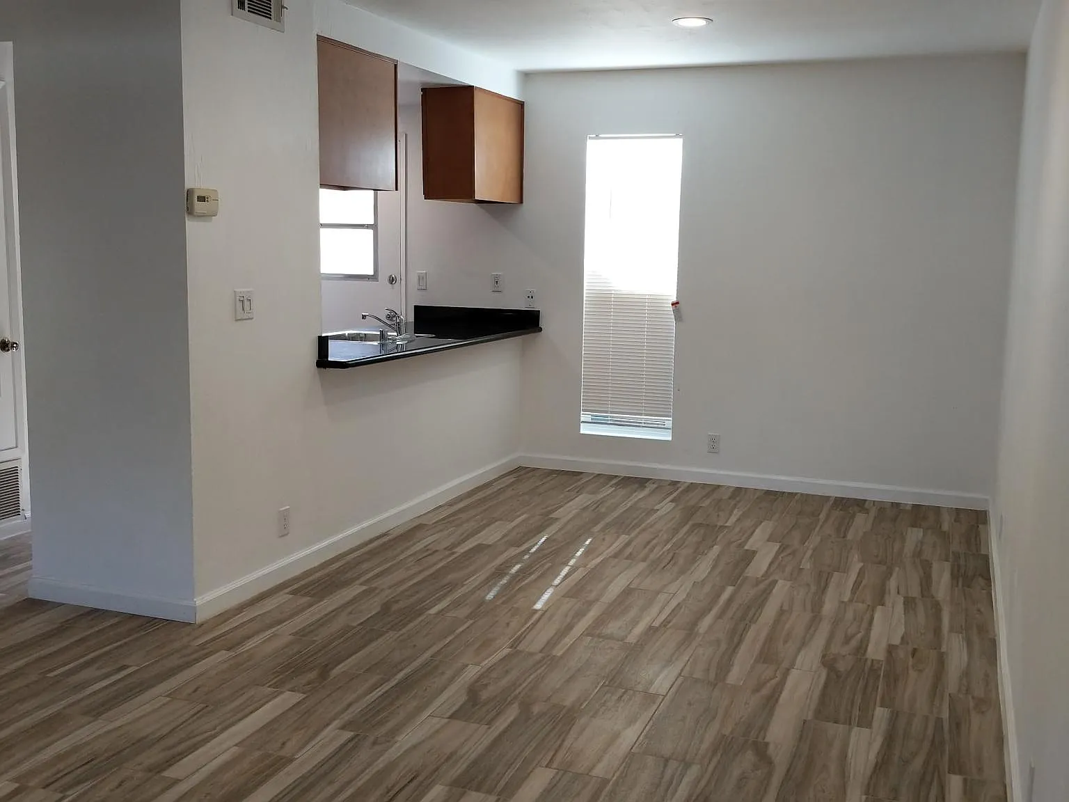 2 bed, 1.5 bath, 1006 sqft, $2,725 — Photo 2