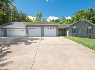 1937 Bear Paw, Hickory, NC 28602
