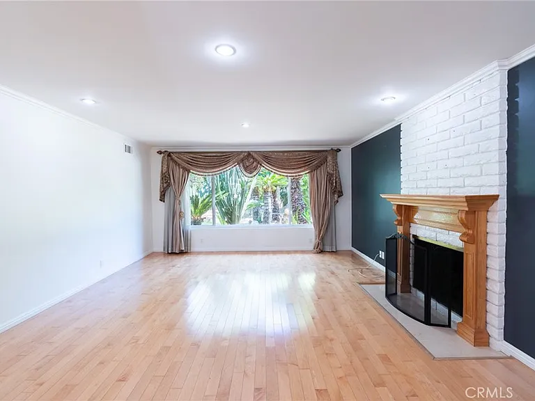 333 W Wistaria Ave — Photo 8