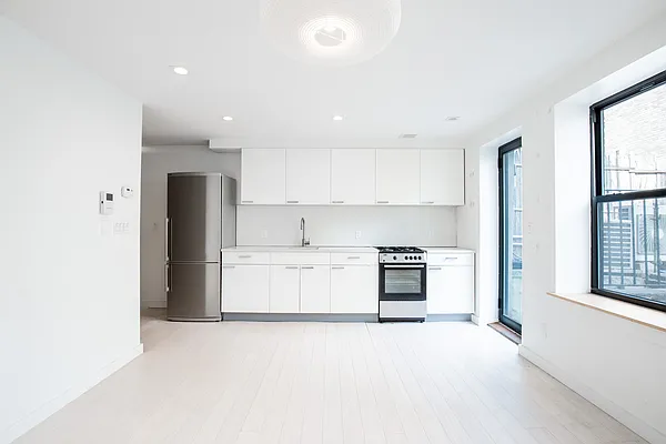 Rented by Nooklyn NYC LLC | media 31