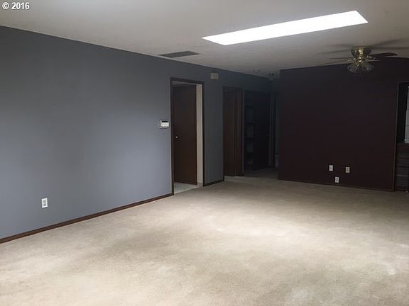 5th image of 403 NE 122nd Ave