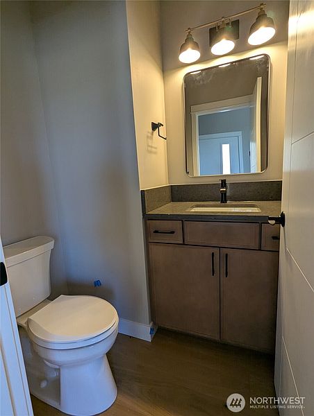 4th image of 4437 Blackstone Way