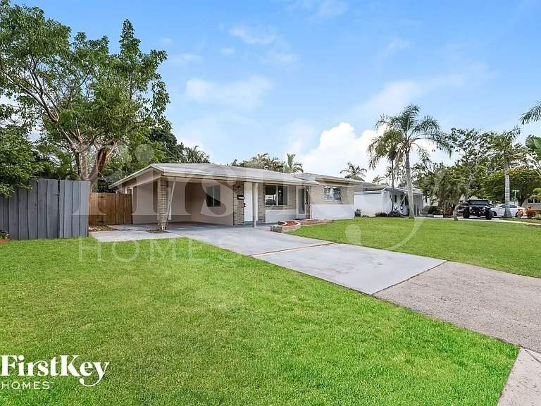 4810 NE 8th Ave — Photo 2