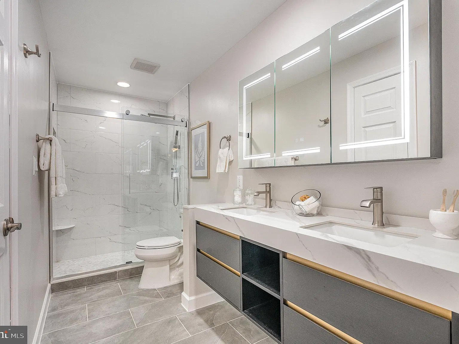 West End Condominium — Photo 4