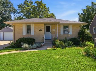121 S Commonwealth Ave, Elgin, IL 60123