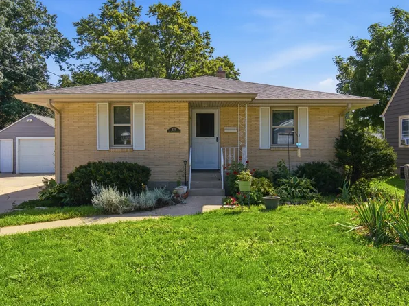 121 S Commonwealth Ave, Elgin, IL 60123