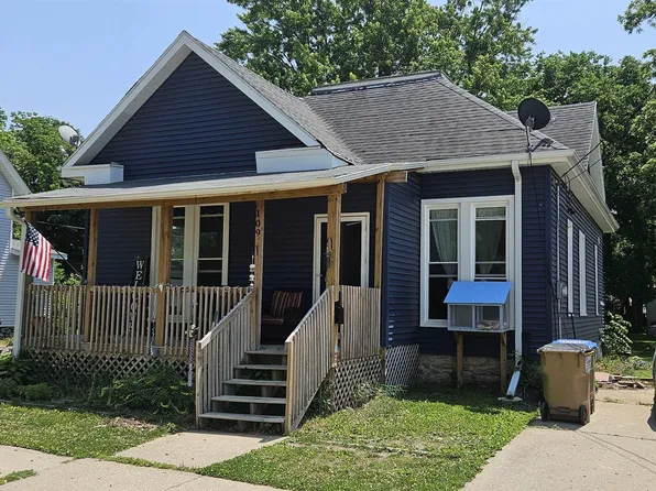 109 Gay St, Manchester, IA 52057
