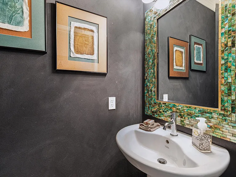 403 Airybrook Ln — Photo 16