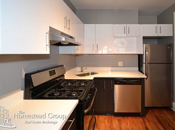 4th image of 629 W Cornelia Ave APT 002S