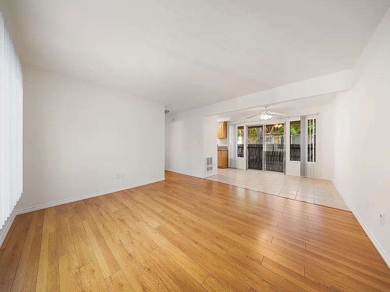 Los Patos Apartments — Photo 26