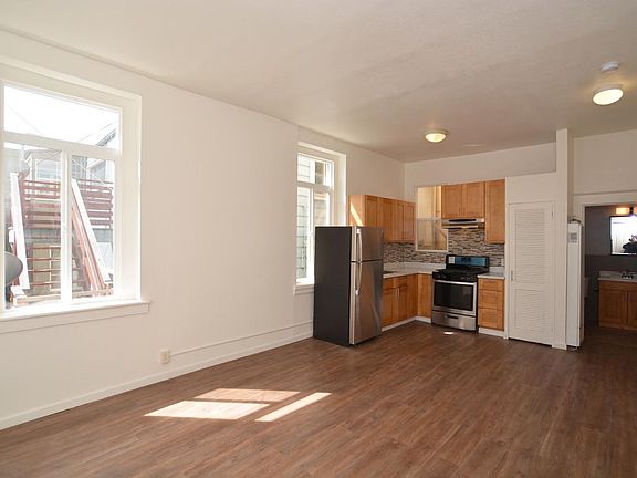 2nd image of 1005 S Van Ness Ave APT 4