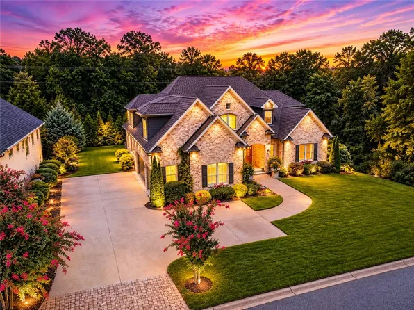308 Chamblee Blvd, Greenville, SC 29615