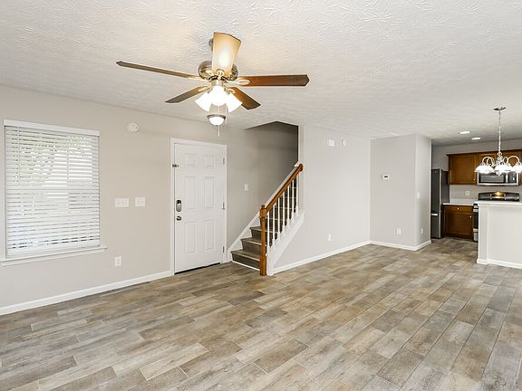 5th image of 203 Swanee Ln