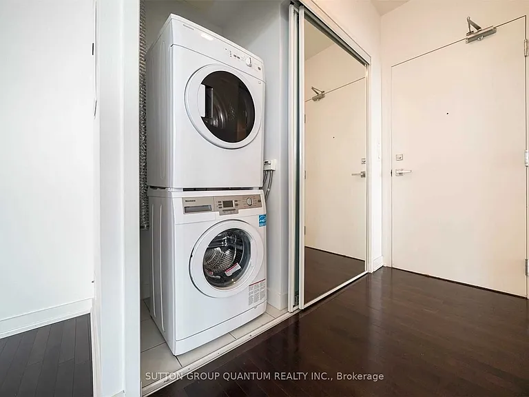 12 York St #5207 — Photo 17