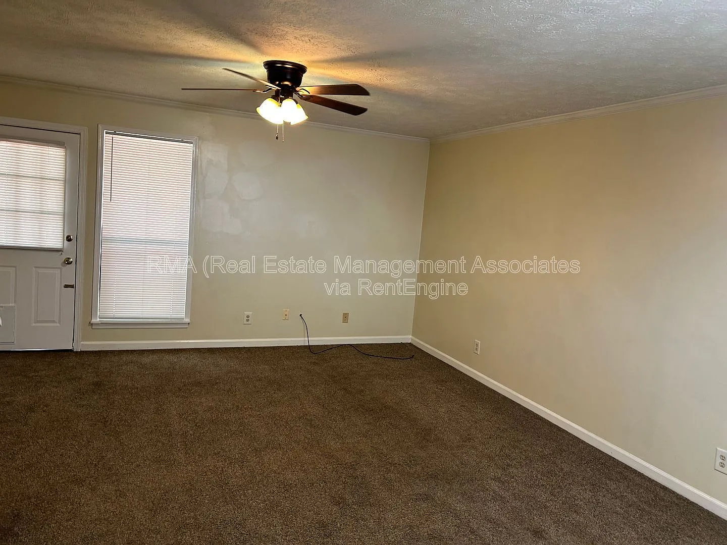 2 bed, 1.5 bath, $1,100 — Photo 2