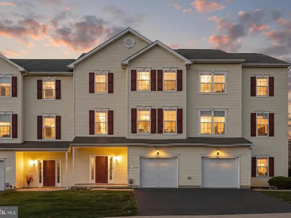 2304 Sunny Hill Cir #2304, York, PA 17406