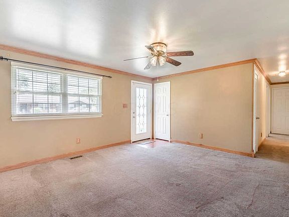 3rd image of 1940 Arapaho Dr