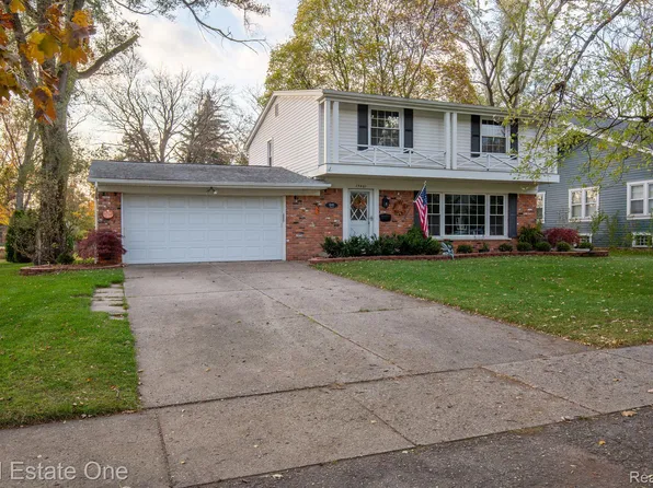 15401 Edington St, Livonia, MI 48154