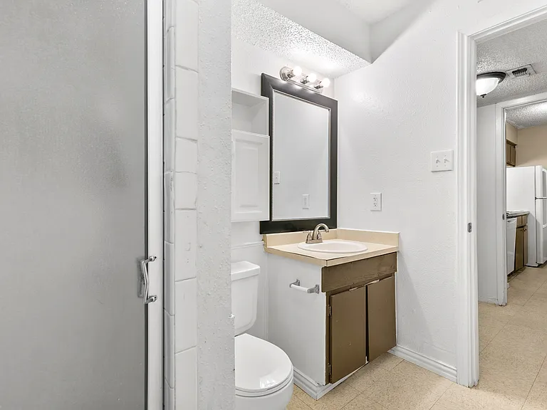 1140 Tyra Ln #C — Photo 10