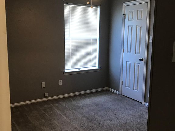 4th image of 1300 Southview Dr