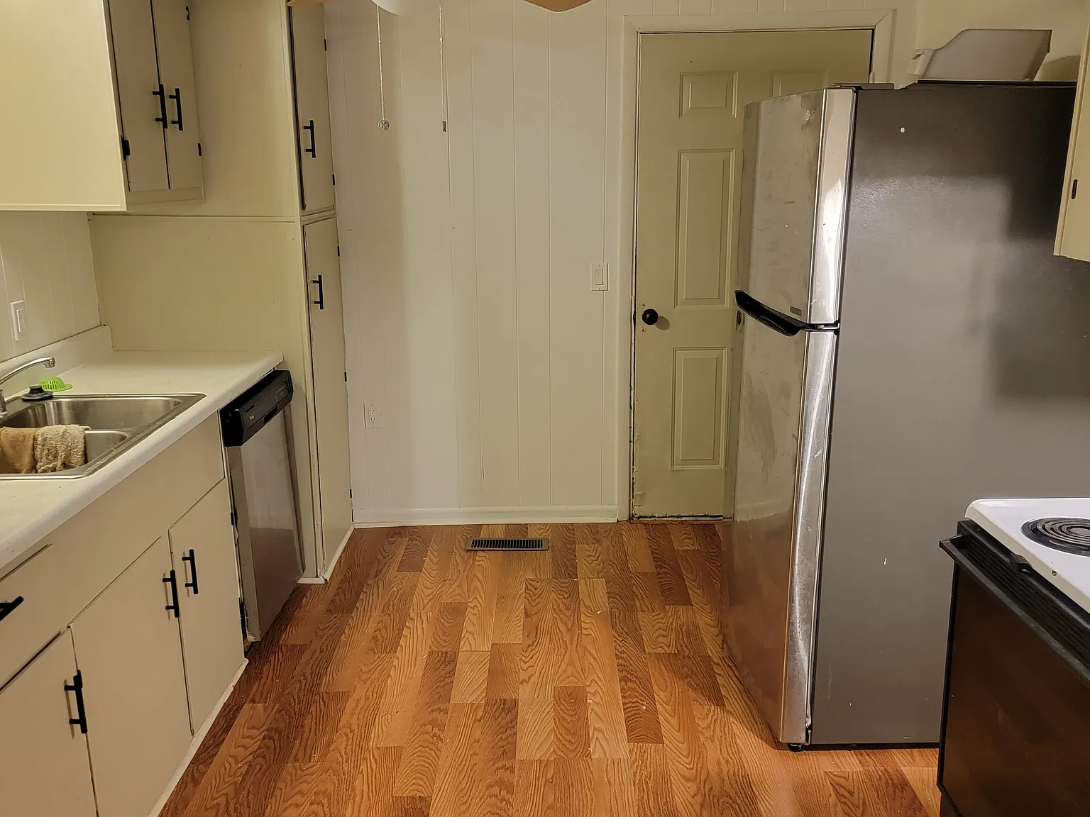 800 South Dr — Photo 2