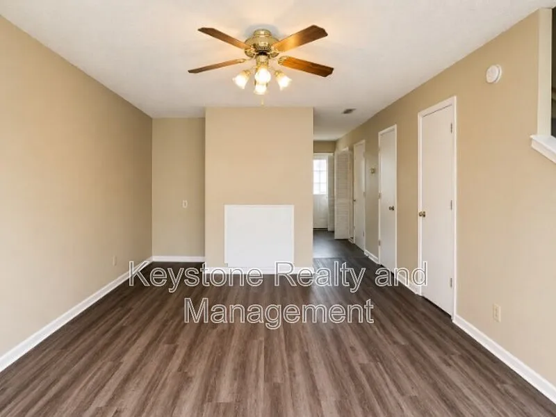 2 bed, 1.5 bath, 1035 sqft, $850 — Photo 3