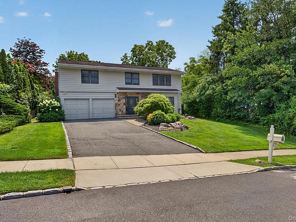2nd image of 30 Irving Drive