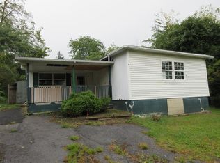 201 Harmony Dr, Altoona, PA 16601