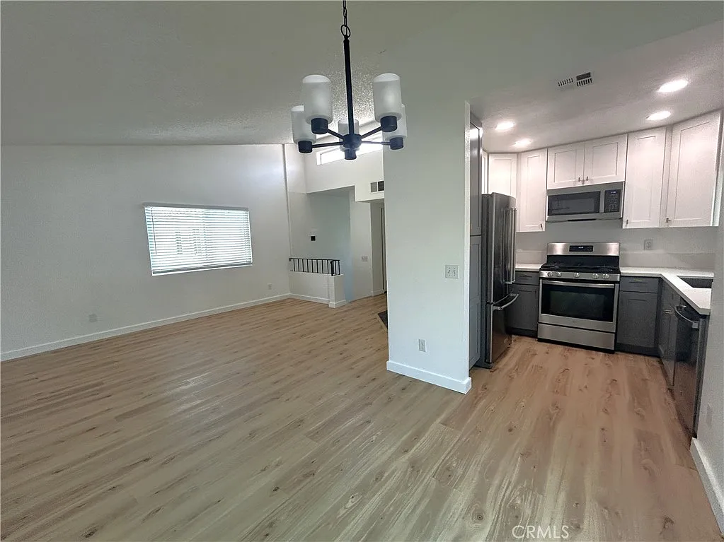 2 bed, 1010 sqft, $2,775 — Photo 4