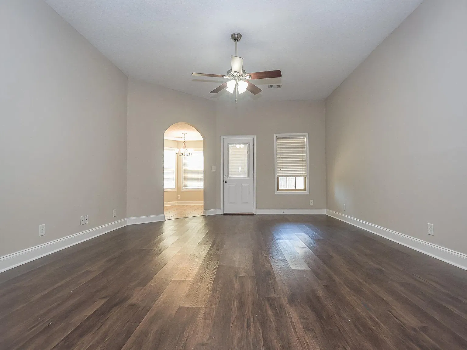 3 bed, 2.0 bath, 1368 sqft, $1,675 — Photo 4