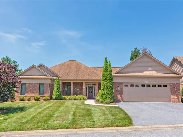 315 Hollybrook Dr, Bermuda Run, NC 27006