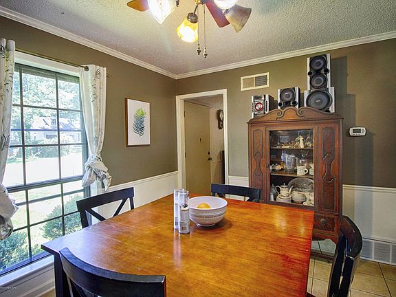 5th image of 443 Southwick Dr