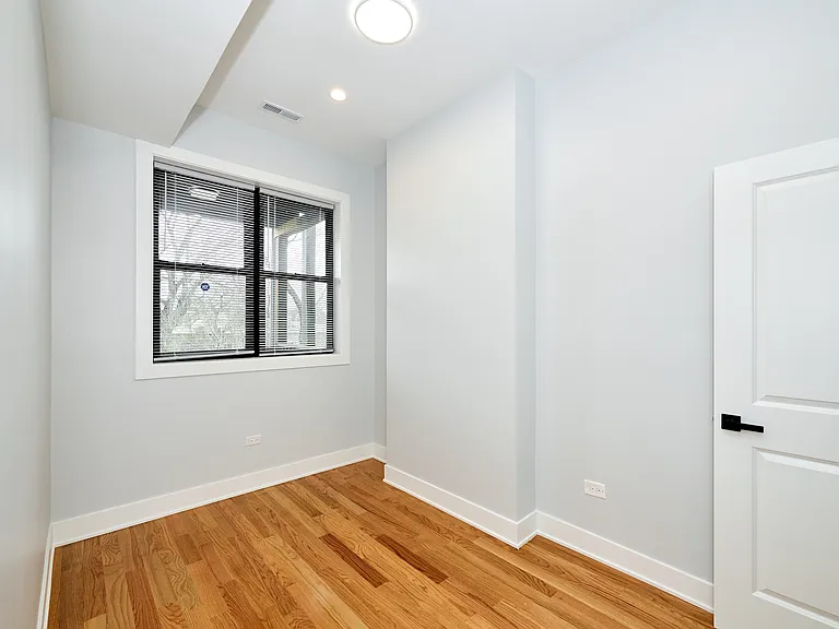 4220 S Calumet Ave #1 — Photo 14